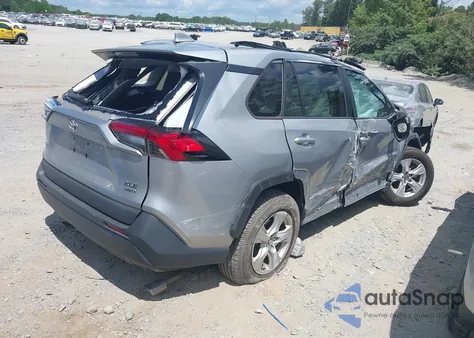 2021 Toyota Rav4 Xle z USA, uszkodzony, nr VIN 2T3P1RFV1MW148744